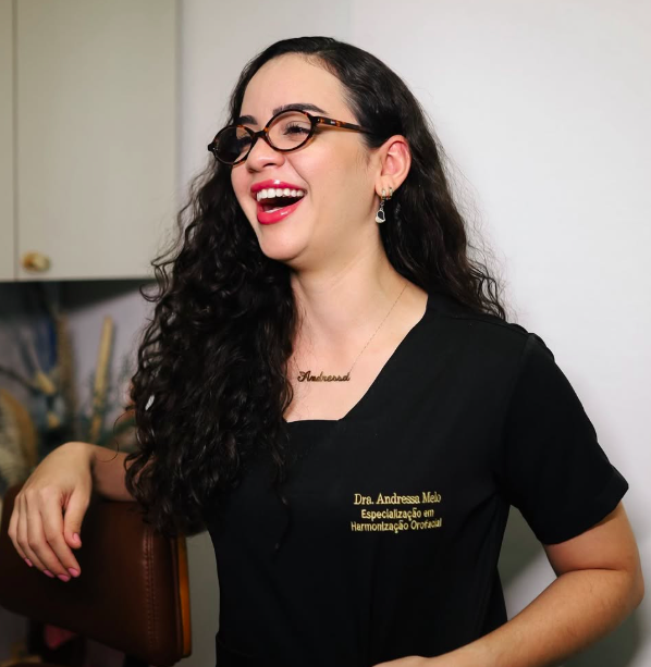 Dra. Andressa Melo - Cirurgiã-dentista especialista em Harmonização Orofacial